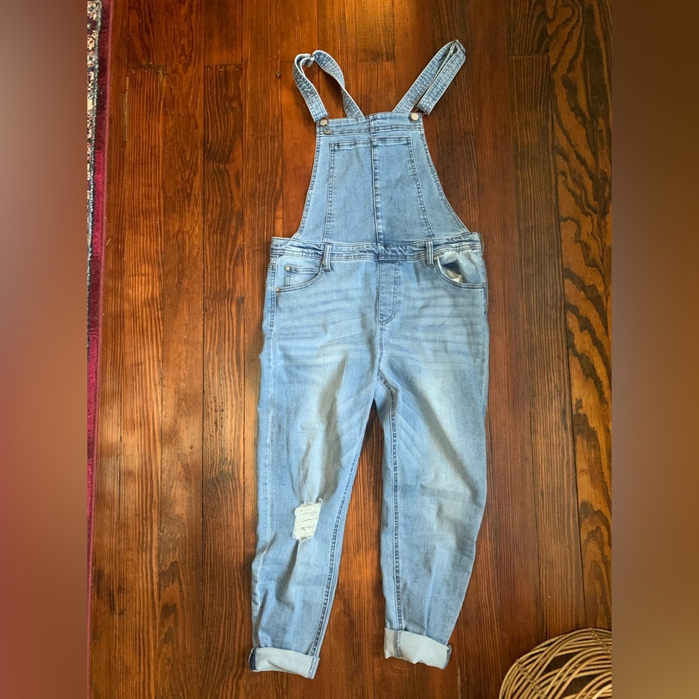 Celebrity Pink Overalls!